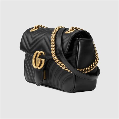 borsa a spalla gucci nera|Borsa a spalla GG Emblem misura media in pelle nera .